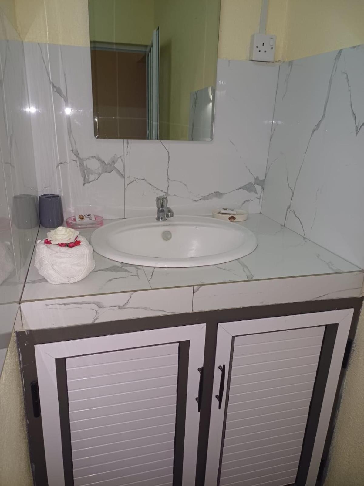 Chez Tonio Magic Ocean View Villa Port South East ภายนอก รูปภาพ